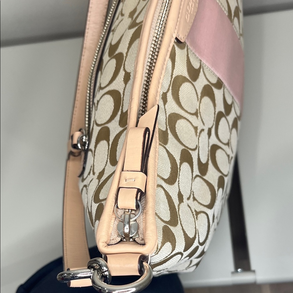 Coach Signature Beige and Pink Shoulder Bag - Picture 8 of 15